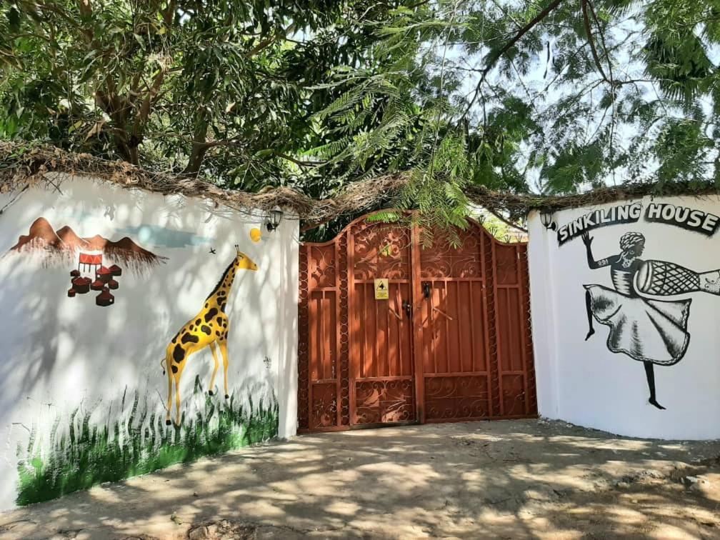 Casa Hotel Sinkiling Gambia Serrekunda Exteriér fotografie