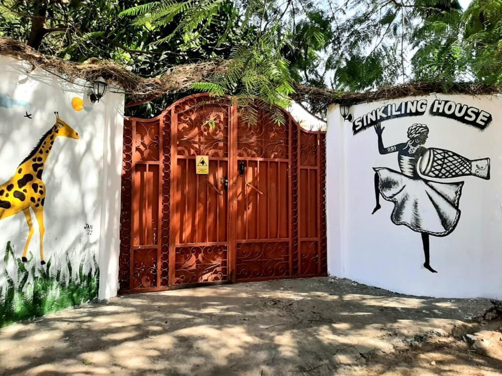 Casa Hotel Sinkiling Gambia Serrekunda Exteriér fotografie